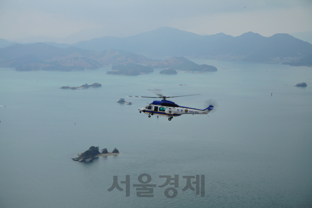 망망대해 굽어보는 매서운 ‘참수리’…韓기동헬기 ‘수리온’을 타다