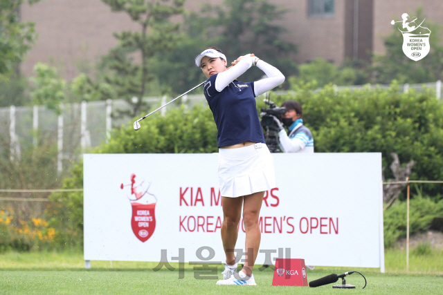 유소연이 한국 여자오픈 1라운드 3번홀에서 티샷을 하고 있다. /사진제공=대한골프협회