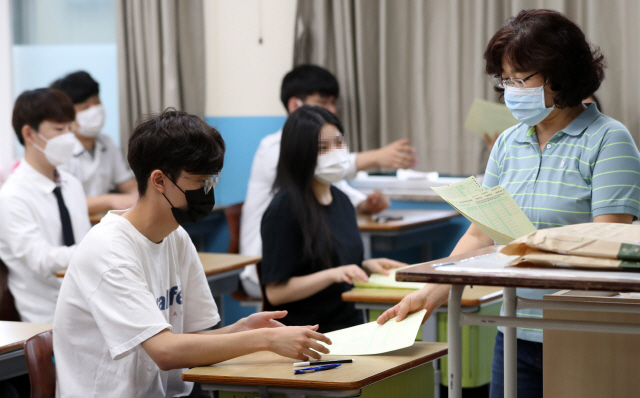 [속보] 수능 모의평가 치른 오늘 19개 학교 등교 불발...고교는 5곳