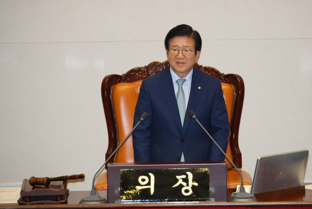 박병석 국회의장이 15일 국회 본회의에서 상임위원회 구성과 관련해 발언하고 있다./연합뉴스