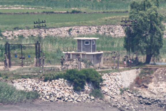 삐라·DMZ 확성기 재등장···다시 시작된 남북간 심리전
