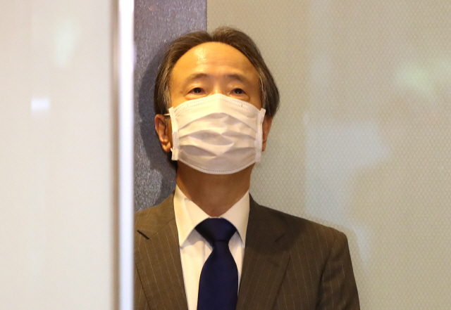 15일 외교부로 초치된 도미타 고지 주한 일본 대사. /연합뉴스