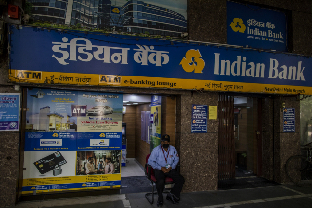 인도 뉴델리에 위치한 한 은행 점포 전경./블룸버그