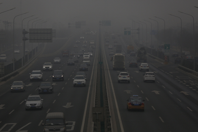 대기오염으로 몸살을 앓는 중국 /EPA연합뉴스