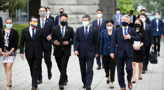정경두 국방장관 “확고한 군사대비태세 유지···현 상황 엄중 인식”