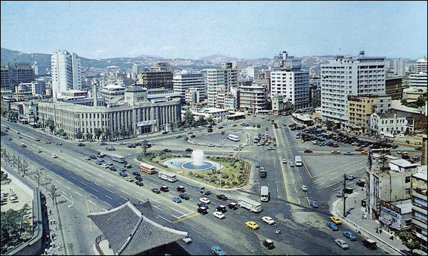 1970년대 서울시청 앞 풍경. /사진제공=서울시