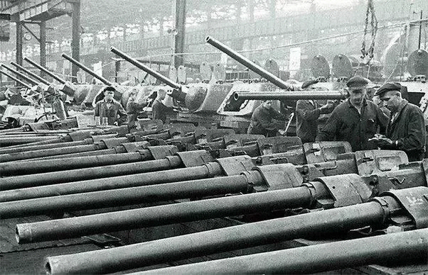 [오늘의 경제소사] 1941년 소련, 전시생산시설 이전