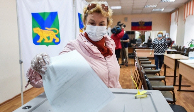 [글로벌체크] 푸틴 36년 ‘종신집권’ 꿈은 이뤄진다…개헌투표서 77%가 찬성