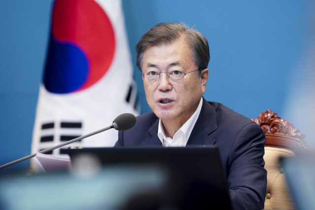 [속보]文대통령, 김현미에 '생애 최초 구입자의 세부담 완화 방안 검토하라'