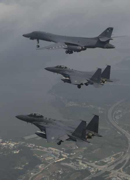 한국과 미국 공군이 연합훈련을 하고 있다.    /사진제공=공군