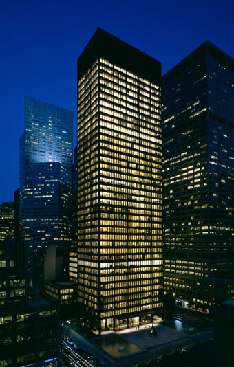미국 뉴욕 맨해튼에 위치한 시그램빌딩 /사진=RFR홀딩스