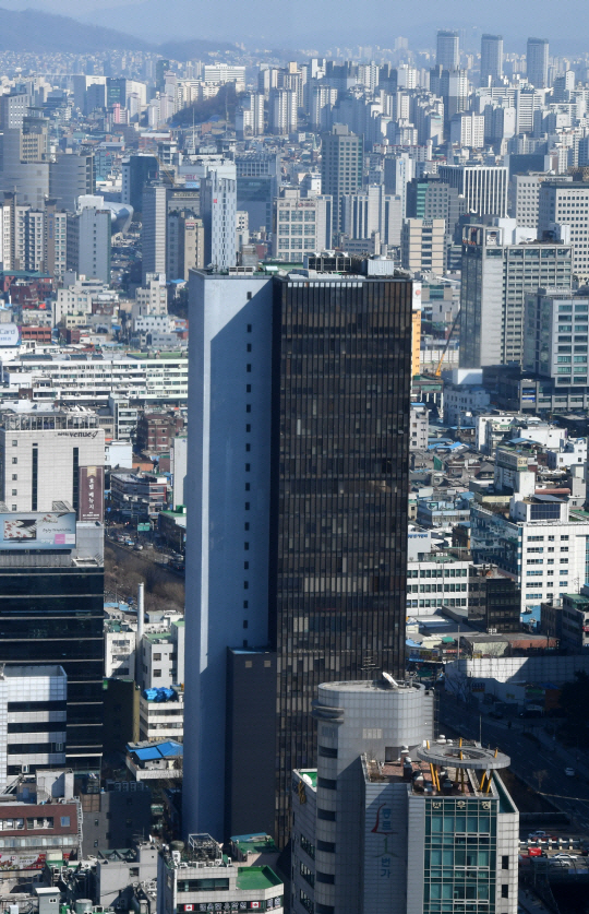 [글로벌 부동산 톡톡]현대 오피스 빌딩의 효시, 뉴욕 '시그램빌딩'의 변신