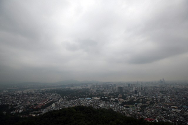 구름이 낀 서울 하늘 /연합뉴스
