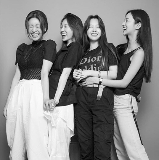 10주년을 맞이해 기념 사진을 공개한 걸스데이(소진, 유라, 민아, 혜리) / 사진=인스타그램