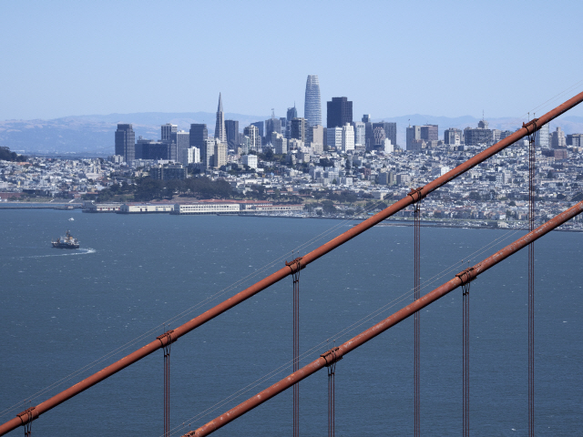 금문교 너머로 보이는 샌프란시스코 시내 /EPA연합뉴스