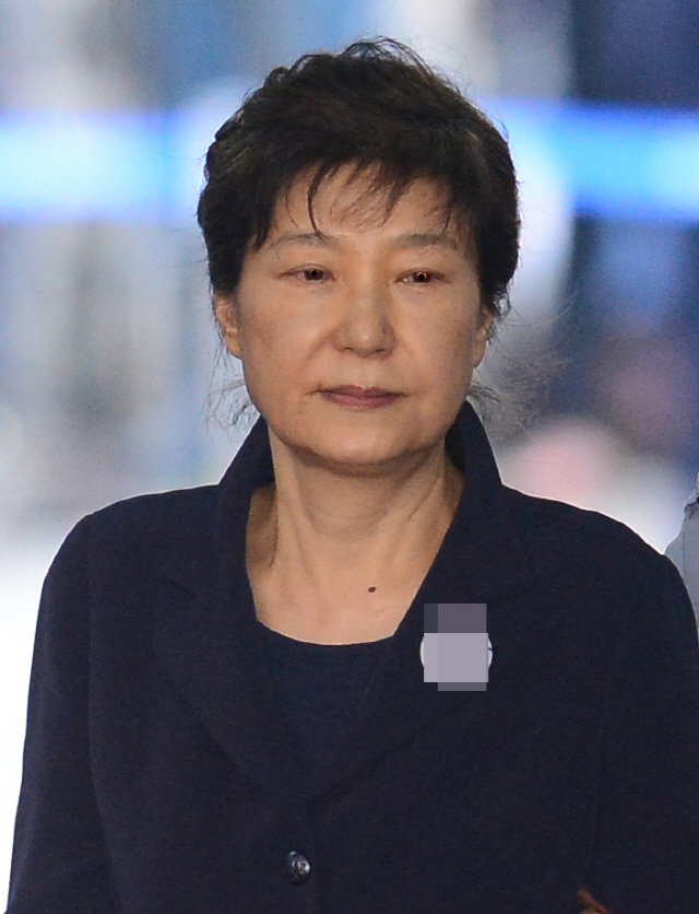 박근혜 '국정농단·특활비' 파기환송심서 징역 20년
