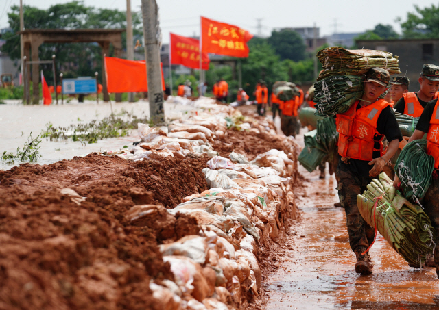 중국, 코로나 이어 역대급 대홍수에다 탕산 대지진 악몽 엄습