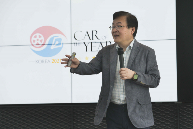 이보성 현대차그룹 글로벌경영연구소장이 지난 10일 ‘2020년 상반기 글로벌 자동차 시장 리뷰 및 하반기 전망’에 대해 발표하고 있다. /사진제공=한국자동차기자협회