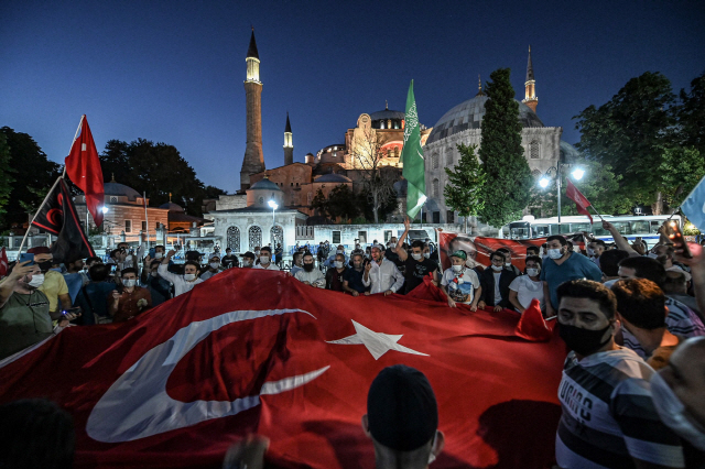 [사진] '박물관' 지위 잃은 성소피아 성당...터키 '모스크로 개조'