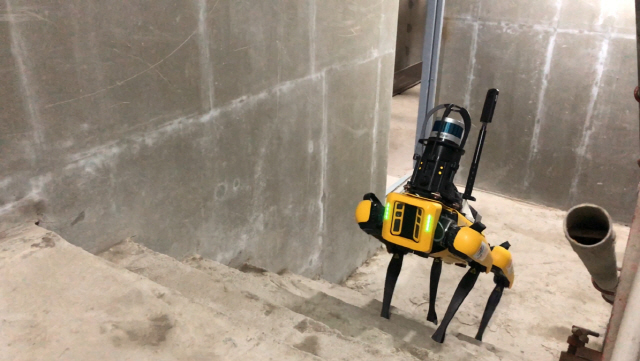 GS건설이 국내 현장에서 실증시험에 성공한 보행로봇 ‘스팟’/사진제공=GS건설