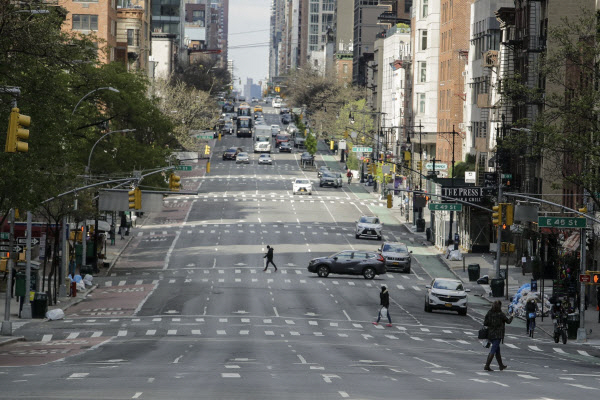 코로나19로 뉴욕주가 셧다운되면서 한산해진 뉴욕 거리. /AP연합뉴스