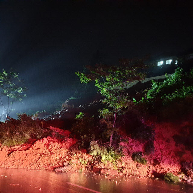 경남 지리산 하천물에 2명 휩쓸려