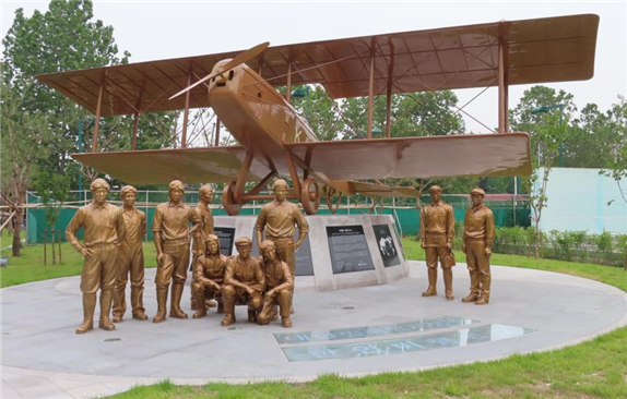 김포 국립항공박물관에 세워진 대한민국 임시정부 ‘한인비행학교’ 기념조형물 전경   /사진제공=공군