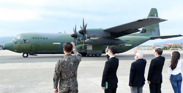 공군의 C-130 수송기.   /연합뉴스