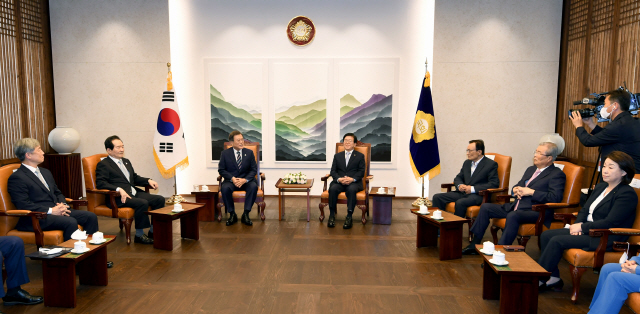 김종인 '뉴딜 재원 부족치 않나' 文 '금융자산, 민간자본 활용'