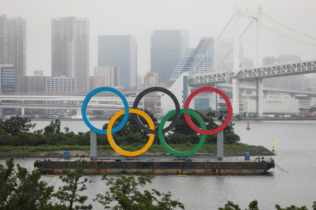 일본 도쿄 오다이바 마린파크에 있는 올림픽 상징물. /연합뉴스
