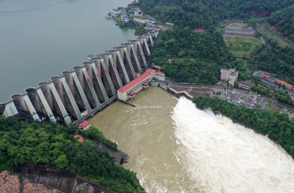 中 최악홍수에 극약처방…추허강 댐 ‘폭파’