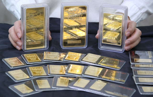 지난 3월 서울 종로구 한국금거래소 진열대에 진열된 금 제품들의 모습. /연합뉴스