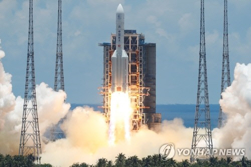 창정 로켓에 실려 발사되는 중국 첫 화성탐사선 톈원 1호/로이터=연합뉴스