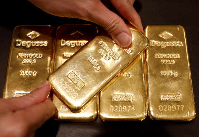 금값이 온스당 1,897.50달러로 사상 최고가를 기록했다. /로이터연합뉴스
