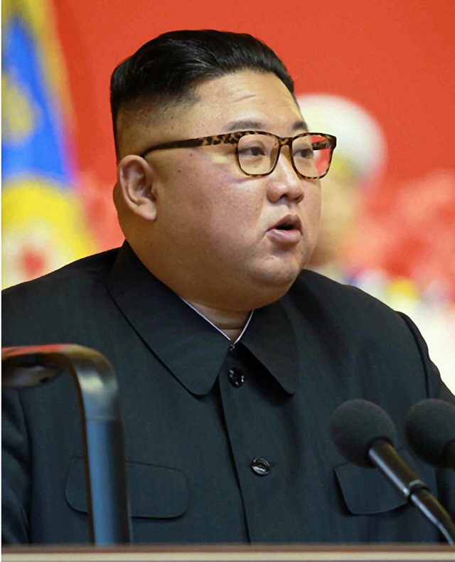 北김정은 '온갖 압박 뚫고 핵 보유…넘보면 단단히 대가 치를것'