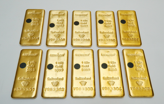 코로나19 와중에 금값이 온스당 1,900달러를 돌파했다. /로이터연합뉴스
