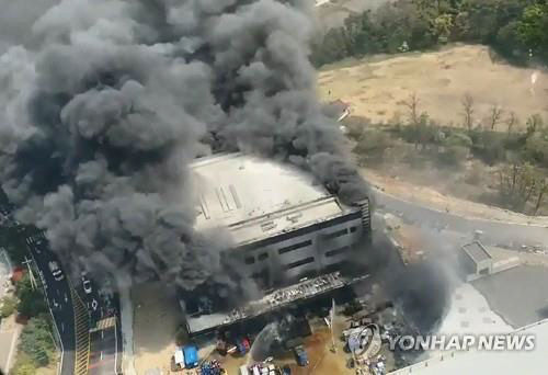 이천시 모가면 한익스프레스 물류창고 신축공사 화재 현장 /사진제공=연합뉴스