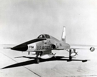 [오늘의 경제소사] 경제적 전투기 F-5의 탄생