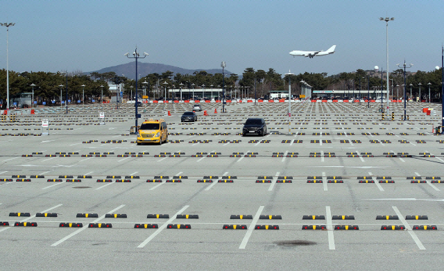 텅 빈 인천공항 주차장. /서울경제DB