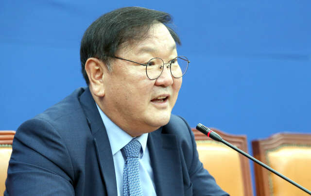 김태년 민주 원내대표, 박병석 의장 만나 부동산법 처리 요청