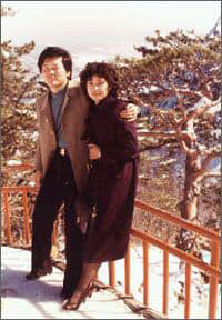 김부겸 전 의원의 아내 이유미씨가 올린 설악산 신혼여행 당시 사진. /김 전 의원 페이스북