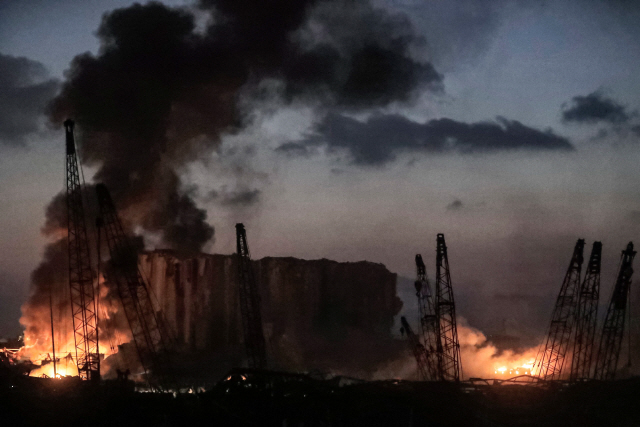 폭발성 물질이 참사 화근…레바논 총리 '항구 창고에 질산암모늄 2,750톤'