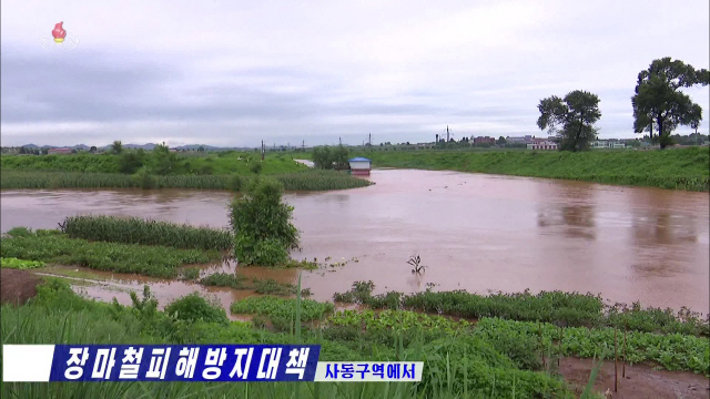 북한 수도 평양시 사동구역의 농경지가 집중호우로 물에 잠긴 모습을 6일 조선중앙TV가 보도했다. /연합뉴스=조선중앙TV 화면 캡처