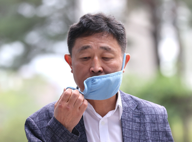 ‘납품 청탁 의혹’ 운동권 대부 허인회 구속… “도망할 염려”