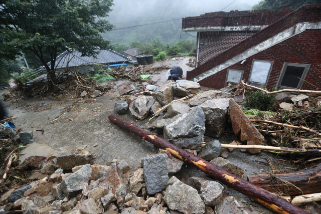폭우 내린 남원서 산사태 발생…주민 20여명 긴급 대피