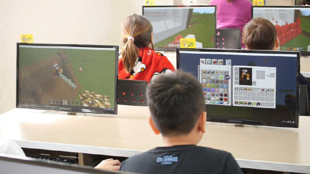 마이크로소프트와 서울교육대학교는 지난 2018년 ‘마인크래프트’를 활용해 디지털 역량을 갖춘 교원을 양성에 협력한다고 밝혔다. /마이크로소프트