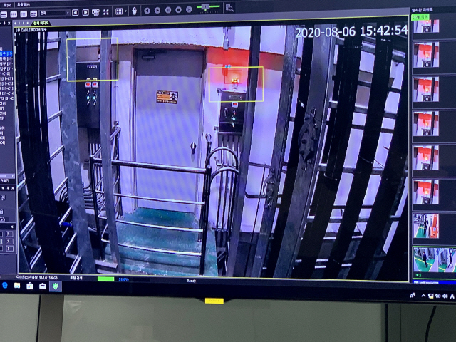 SK인천석유화학에 설치된 지능형 CCTV가 붉은색 경보 알람을 ‘불꽃’으로 인식하고 관제 모니터에 경고 팝업을 띄우고 있다. /인천=박효정기자