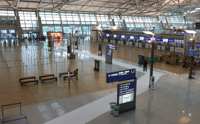 휴가철 해외여행객 발길 끊긴 인천국제공항/사진제공=연합뉴스