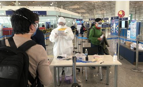 중국 베이징 서우두 공항의 검역 모습.  /글로벌타임스 캡처