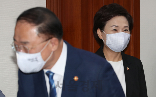 부동산 관계 장관회의 참석한 홍남기 부총리-김현미 장관